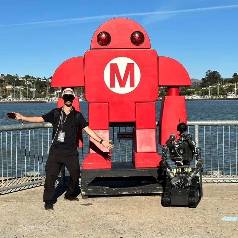 R.O.B. meeting visitors at Maker Faire