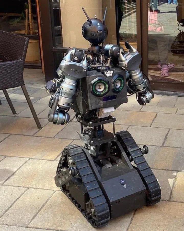 R.O.B., Orbitus Robotics' tracked humanoid robot